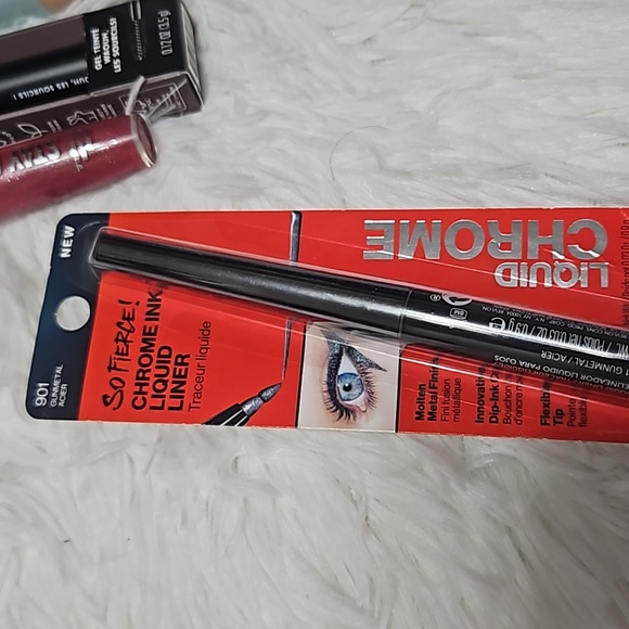 Makeup Bundle with Case - Picture 10 of 12